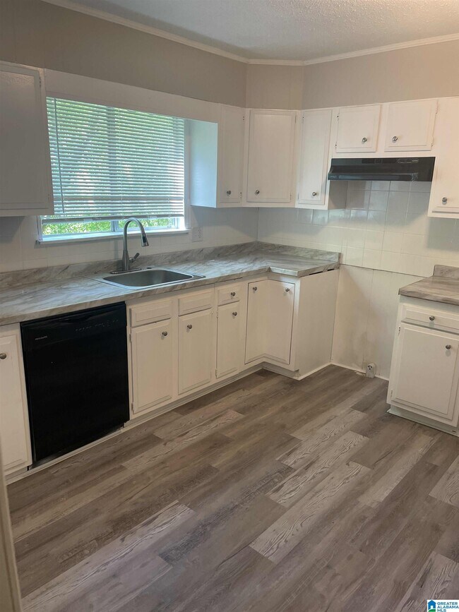 Building Photo - 2881 Valley View Cir