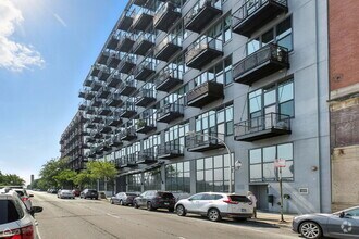 Building Photo - 1224 W Van Buren St