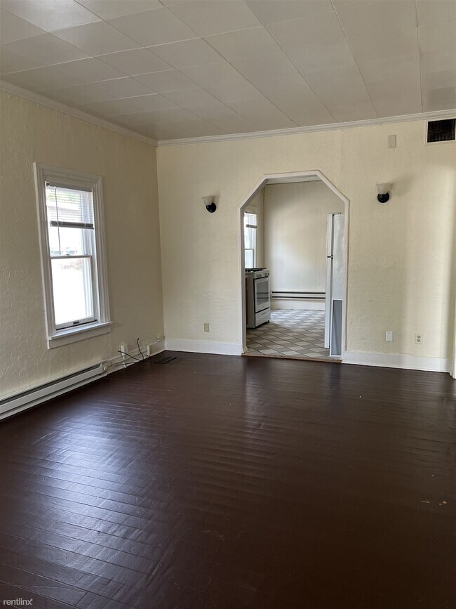 Building Photo - 1 br, 1 bath House - 150 W Broadway St