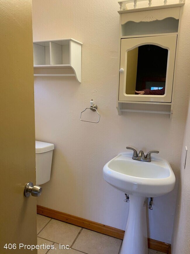 Foto del edificio - 2 br, 1.5 bath House - 407 W. Groschell St.
