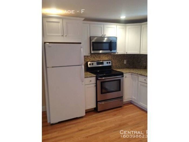 Foto del edificio - Townhouse for Rent ! Available now !