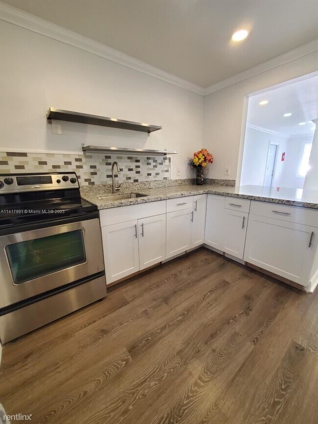 Building Photo - 5 br, 2 bath House - 132 NW 8th Ave