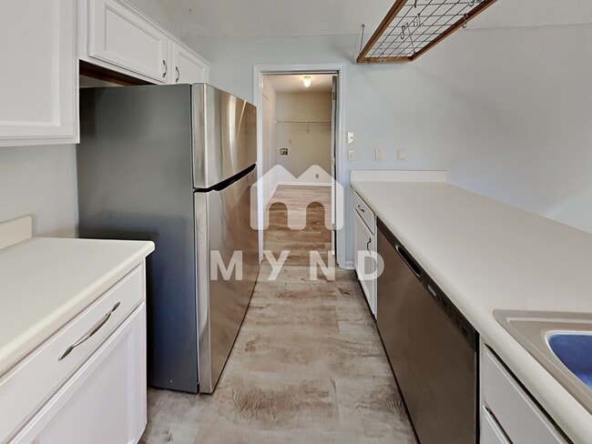 Building Photo - 275 Oakland Hills Dr