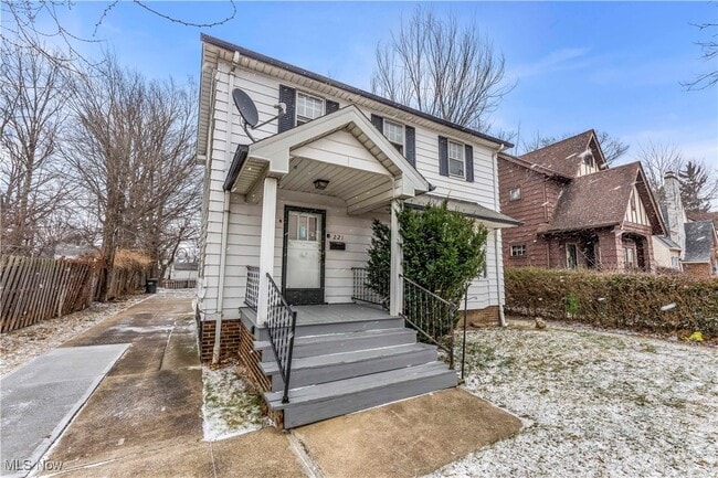 Building Photo - 221 E 266th St