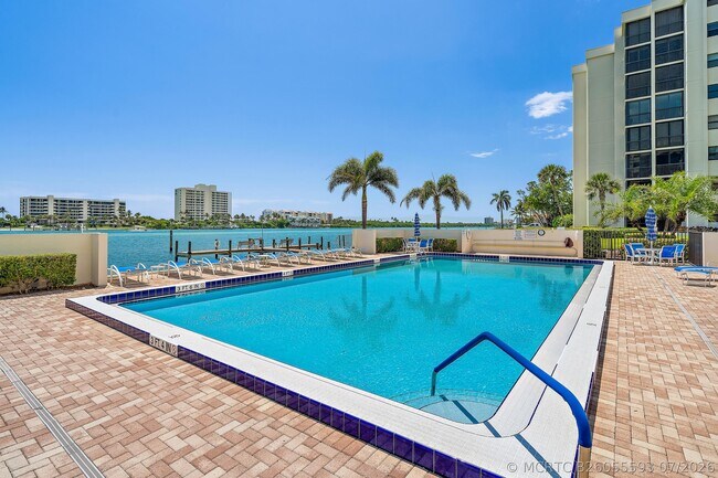 Foto del edificio - 19800 Sandpointe Bay Dr