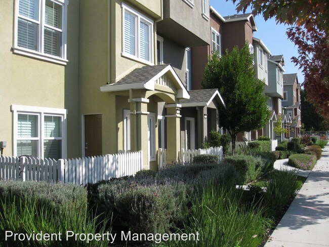 Building Photo - 2 br, 2.5 bath House - 1295 De Altura Commons