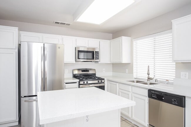 Building Photo - 7212 Single Pine Dr