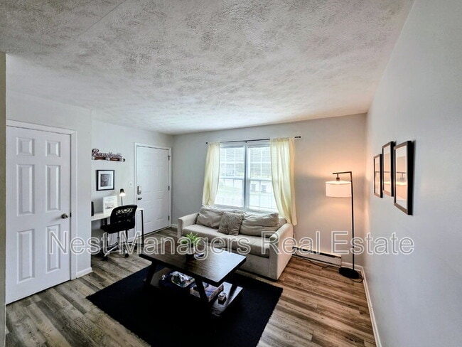 Building Photo - 812 Pilot Ave