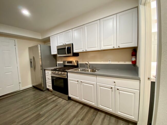 Building Photo - 4058 Garden Ave