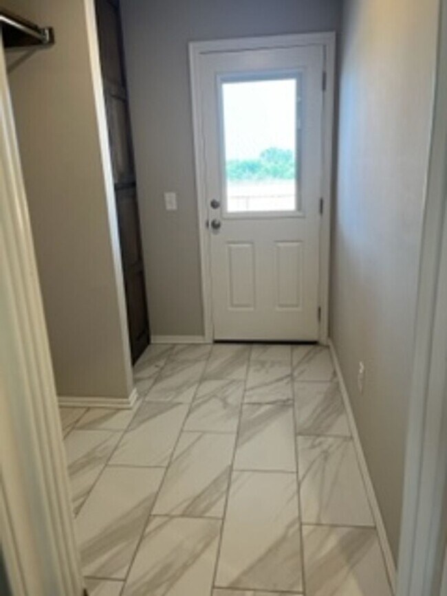 Foto del edificio - 19533 Conway Dr