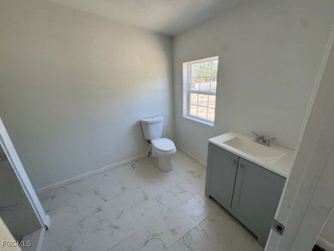 Foto del edificio - 340 S Jinete St