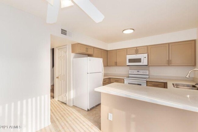 Building Photo - 1042 S Mariana St