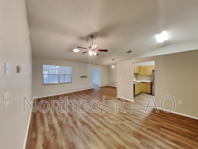 Foto del edificio - 7742 Mitchell Ranch Rd