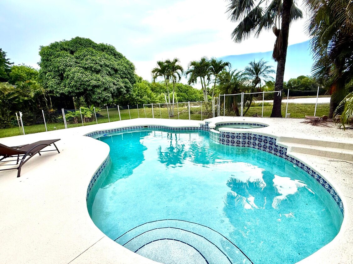 Foto principal - 541 NW Pine Sap Pl