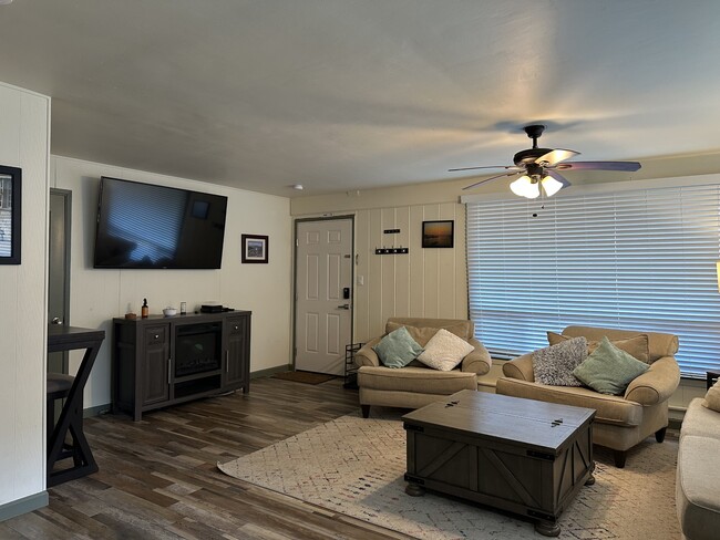 Foto del edificio - 757 Ocean Ct NW