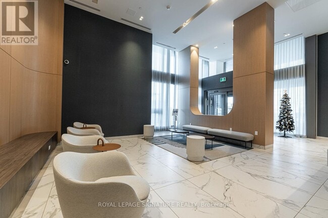 Photo du bâtiment - 1195 The Queensway