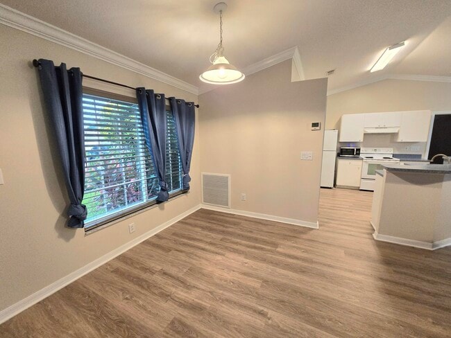 Building Photo - 823 Del Mar Cir