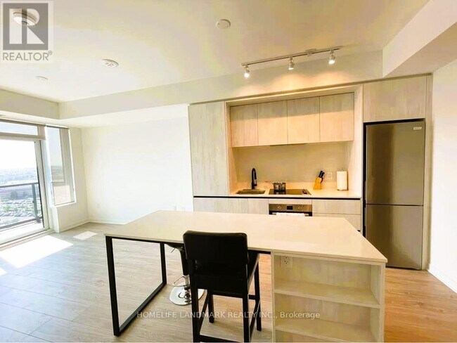 Photo du bâtiment - 2495 Eglinton Ave W