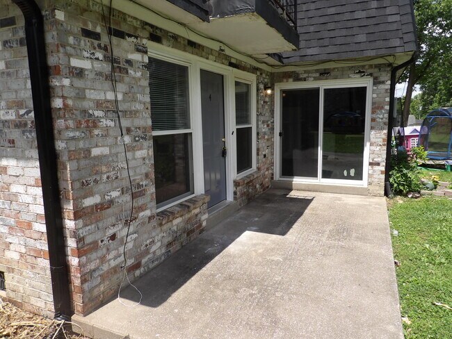 Building Photo - 150 Briarwood Dr