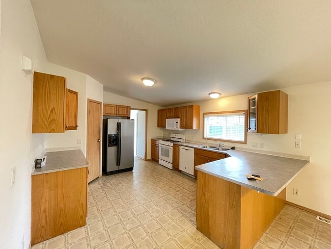 Building Photo - 1780 N Pinewood Ct