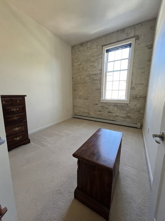 Building Photo - Balzer Apartments
