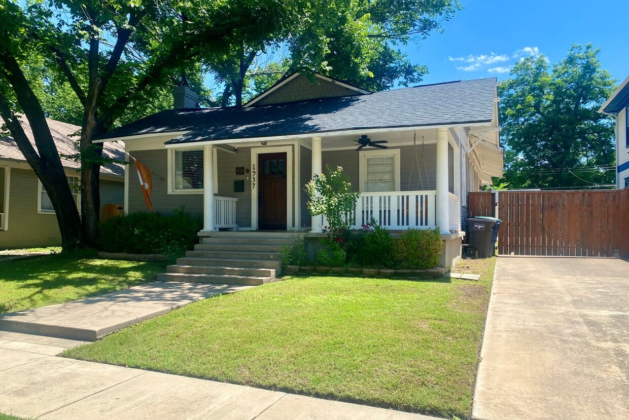 Primary Photo - Charming Fairmount Bungalow