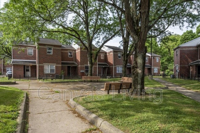 Building Photo - 747 Canonby Pl