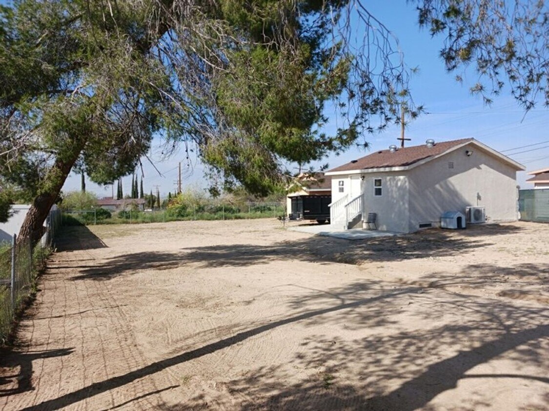 Foto principal - 12757 East Ave W