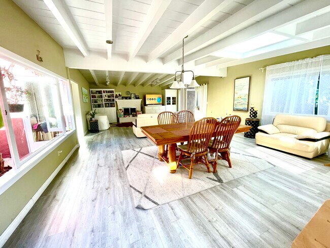 Gran sala familiar - 1136 8th St