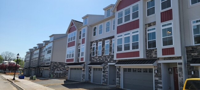 Building Photo - 66 Independence Ct