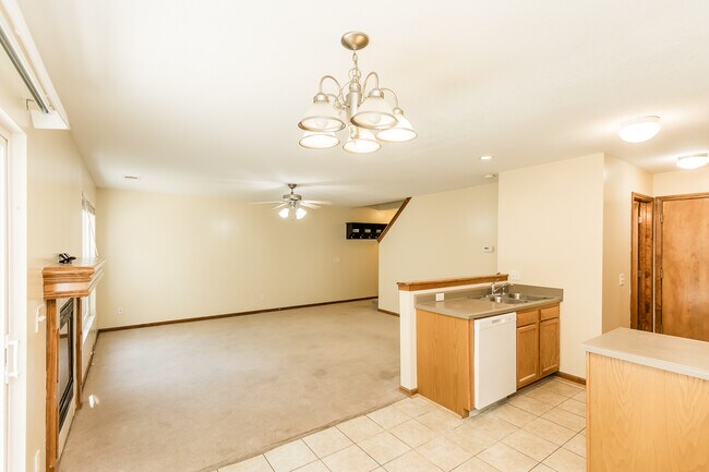 Building Photo - 2526 Deerfield Blvd