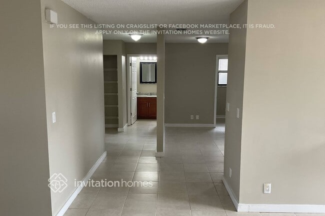 Building Photo - 112 La Mancha Ave