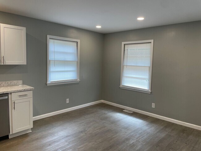 Foto del edificio - NEWLY RENOVATED 2 BED, 2 BATH HOME!