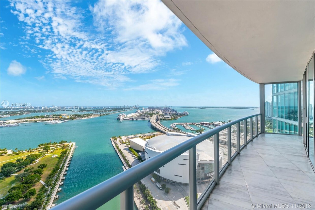 Primary Photo - 600 Biscayne Blvd