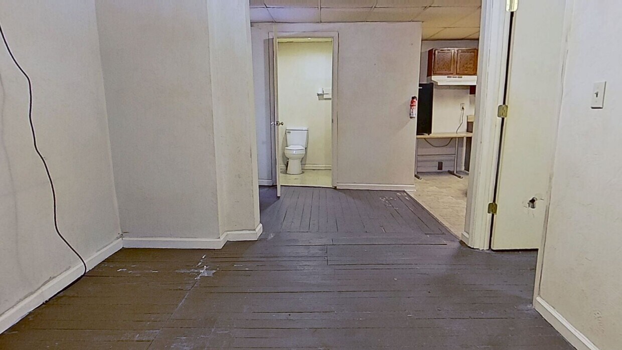 Foto del edificio - Third-Floor, One-Bedroom Apartment - Weekly Rent