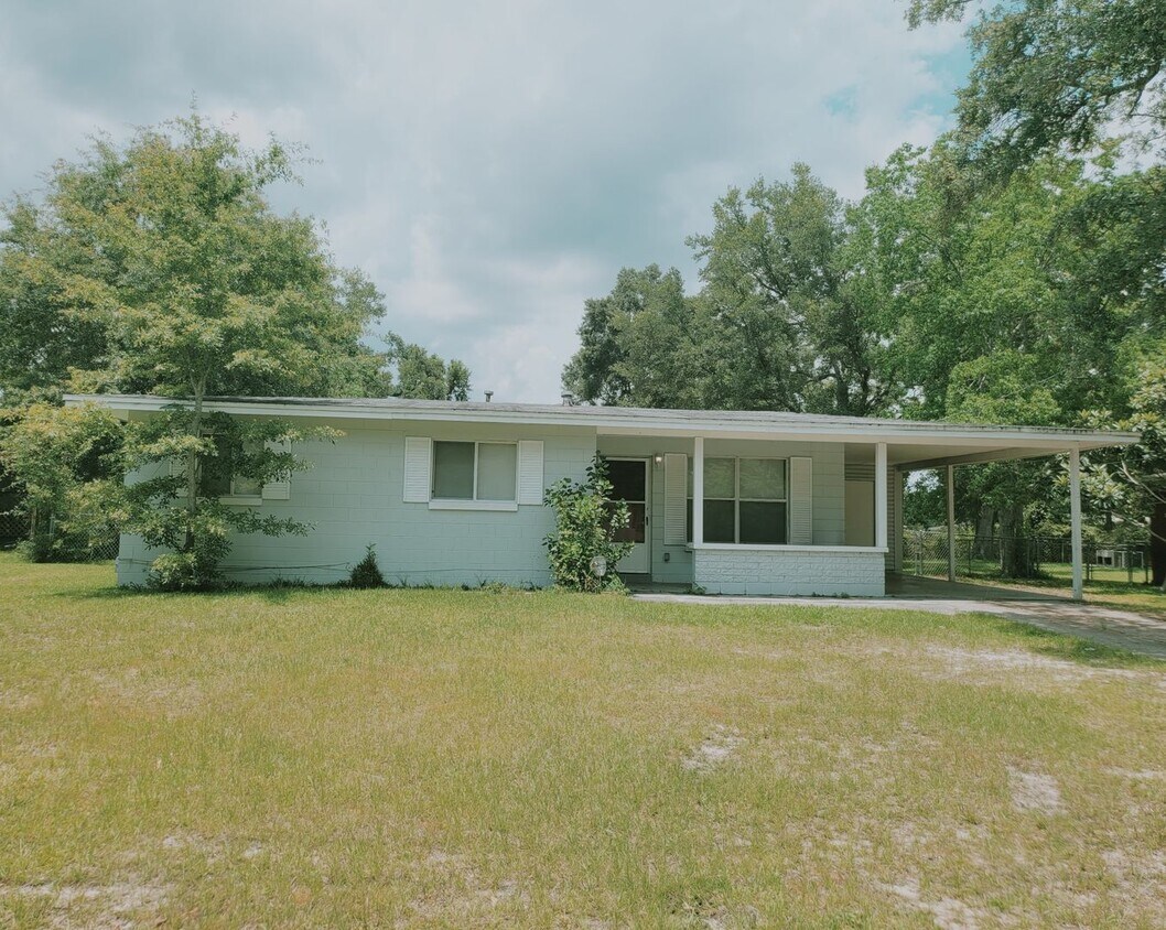 Foto principal - 910 Crystal Springs Ave