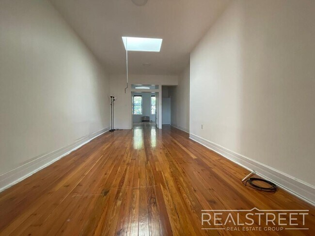 Foto del edificio - NEW 3 BED 2 BATH IN BUSHWICK!