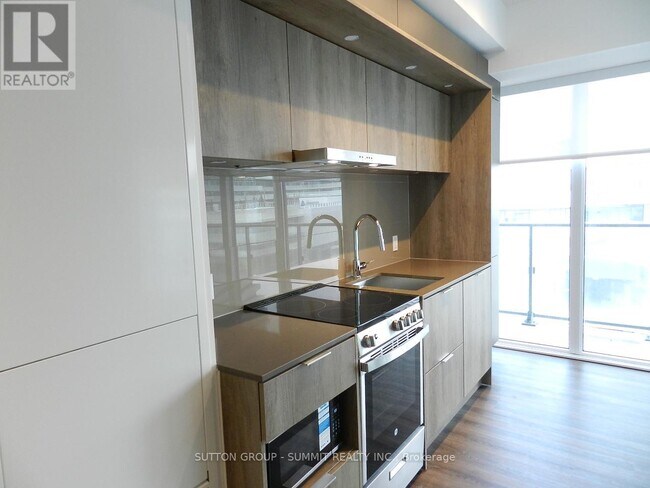 Photo du bâtiment - 448 Burnhamthorpe Rd W