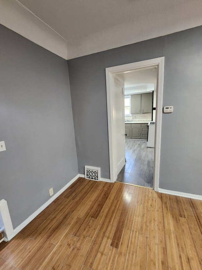 Building Photo - Charming 4-Bedroom Property in Prime Location (SECTION 8 VOUCHERS ACCEPTED)