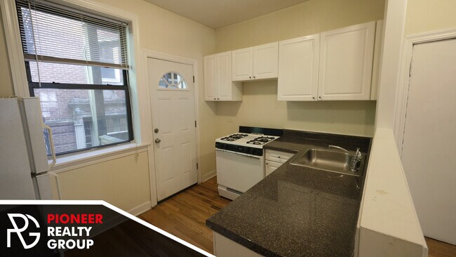 Foto del edificio - 717 W Barry Ave