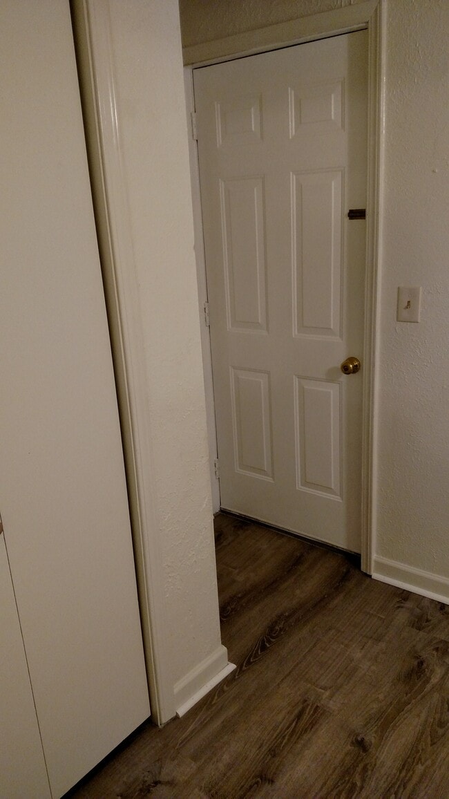 Building Photo - 121 College St