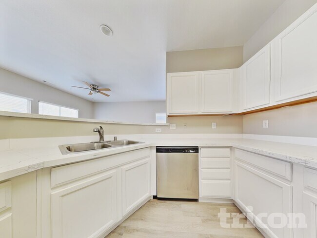 Foto del edificio - 9615 Stoney Creek Way