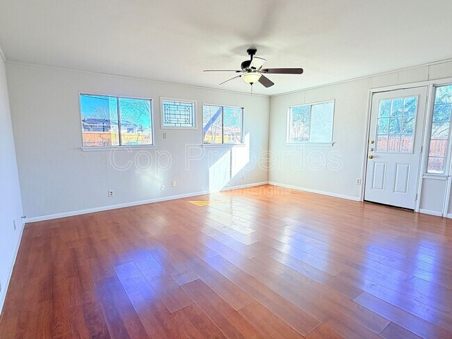 Foto del edificio - 339 Waxwood Ln