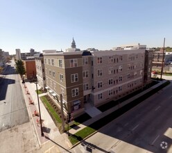 Building Photo - 350 E Madison St