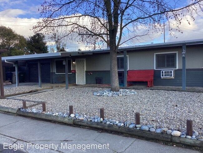 Building Photo - 3 br, 1 bath House - 2501 Fernandez Dr