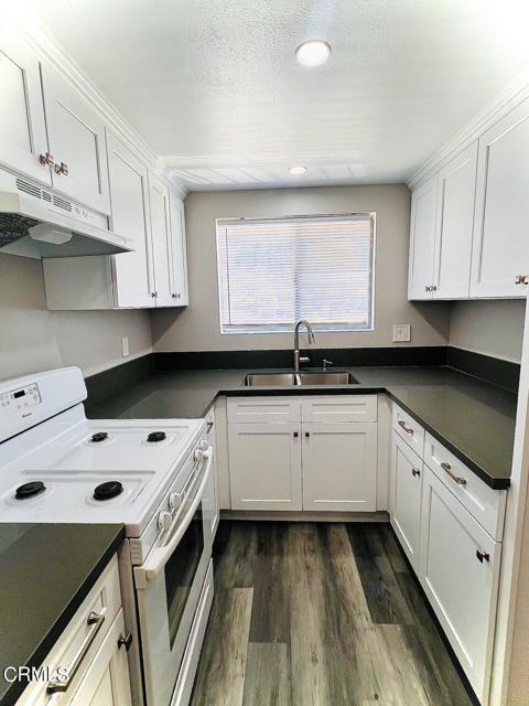 Building Photo - 2556 Sextant Ave