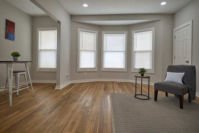 Living - 644 Marston St