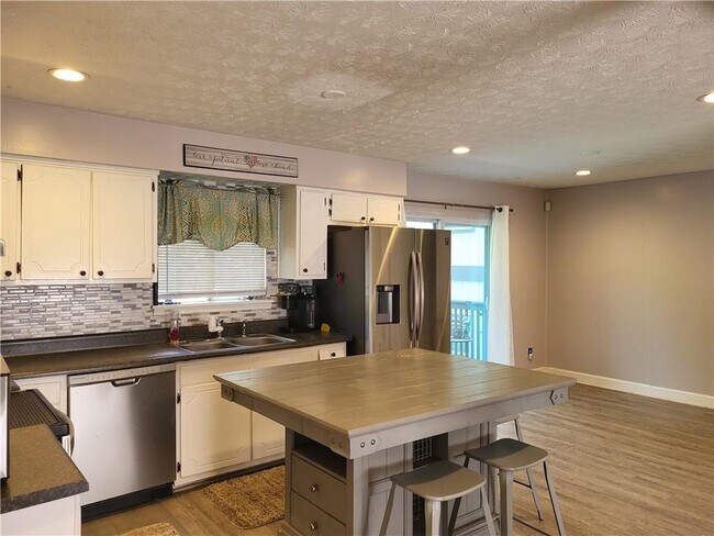 Building Photo - 6685 Hearth Ct
