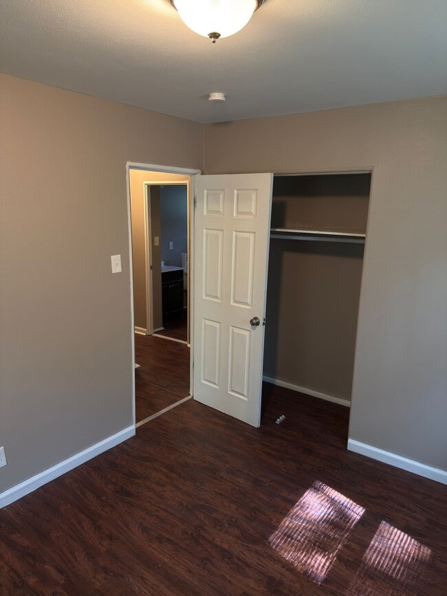Building Photo - 2033 Bella Clare Dr