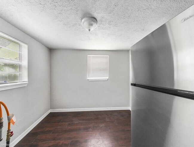 Building Photo - 3 br, 2 bath House - 1014 Dolly Wright St